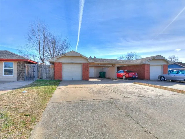Photo 5 — 1914 N Moulton Court, Oklahoma City, OK 73127