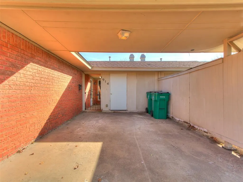 Photo 10 — 1914 N Moulton Court, Oklahoma City, OK 73127