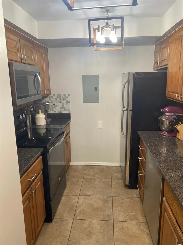 Photo 4 — 11120 Stratford Drive 205, Oklahoma City, OK 73120