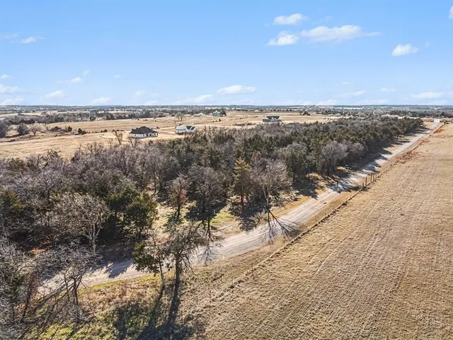Photo 2 — 1060 Creekside Trail, Guthrie, OK 73044