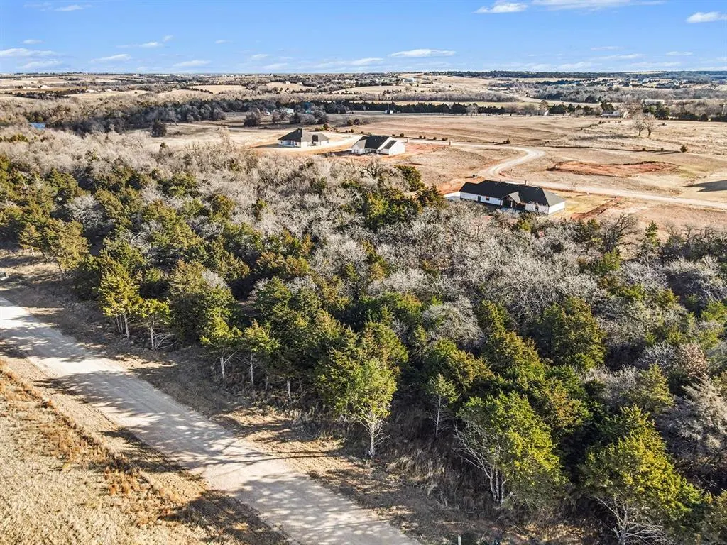 Photo 3 — 1060 Creekside Trail, Guthrie, OK 73044