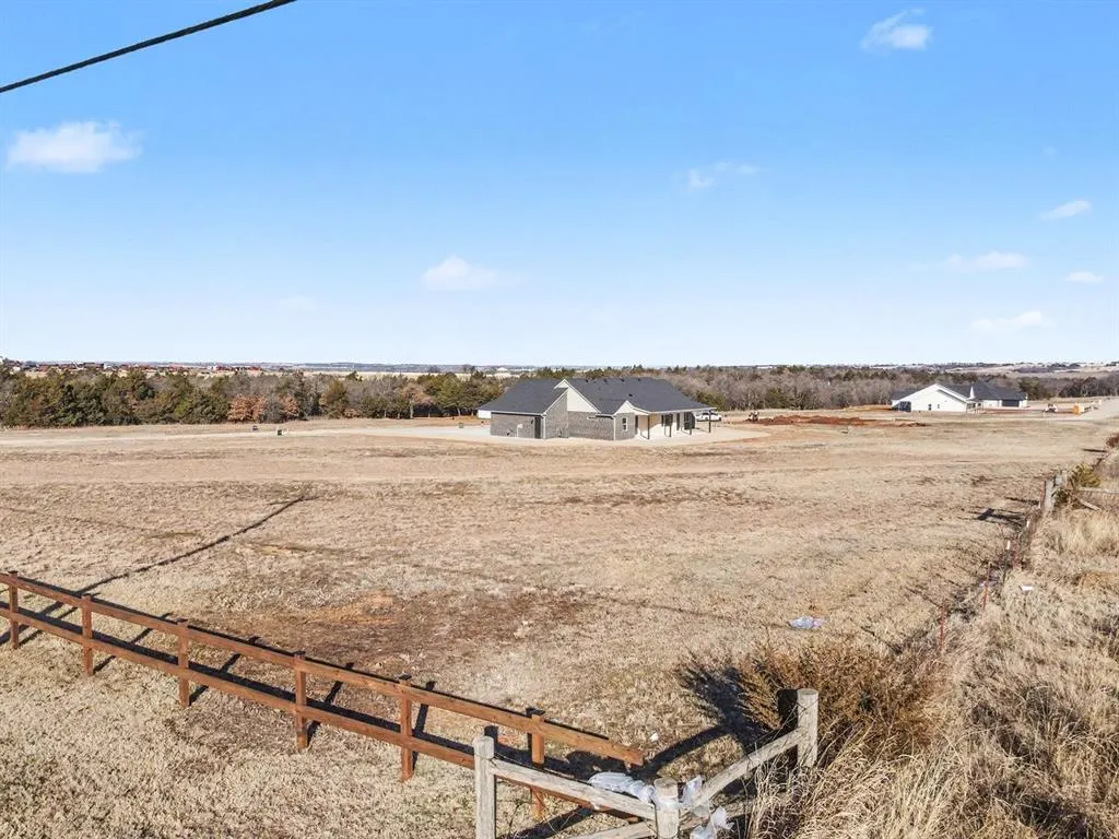Photo 12 — 1060 Creekside Trail, Guthrie, OK 73044