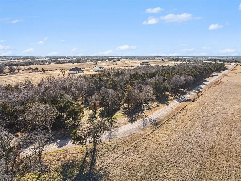 Photo 2 — 1061 Creekside Trail, Guthrie, OK 73044