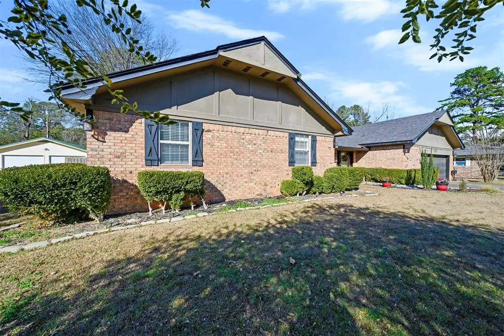 Photo 42 — 715 SE Avenue M, Idabel, OK 74745