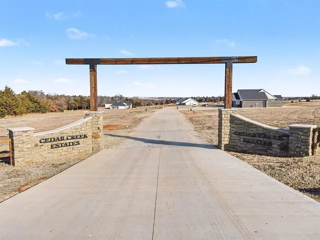 Photo 5 — 981 Meadow park Road, Guthrie, OK 73044