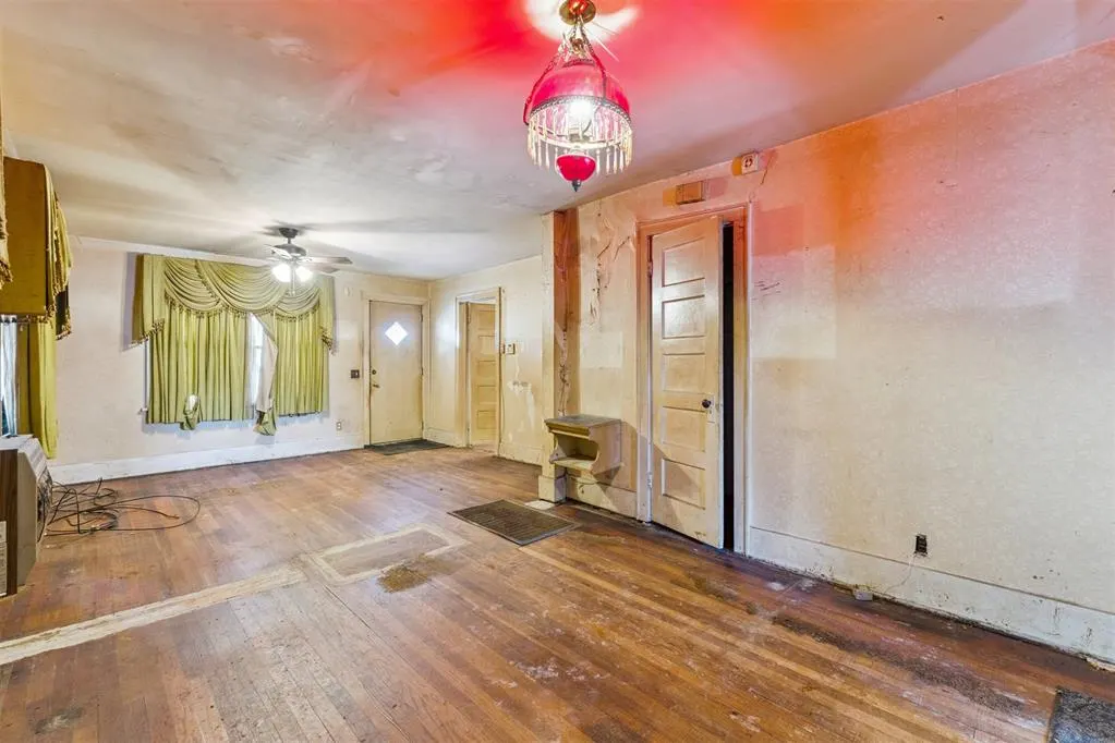 Photo 9 — 404 SW 38th Street, Oklahoma City, OK 73109