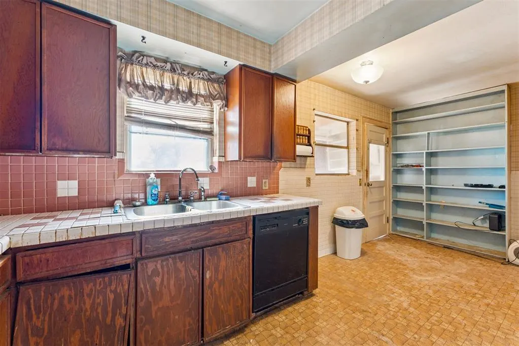 Photo 12 — 404 SW 38th Street, Oklahoma City, OK 73109