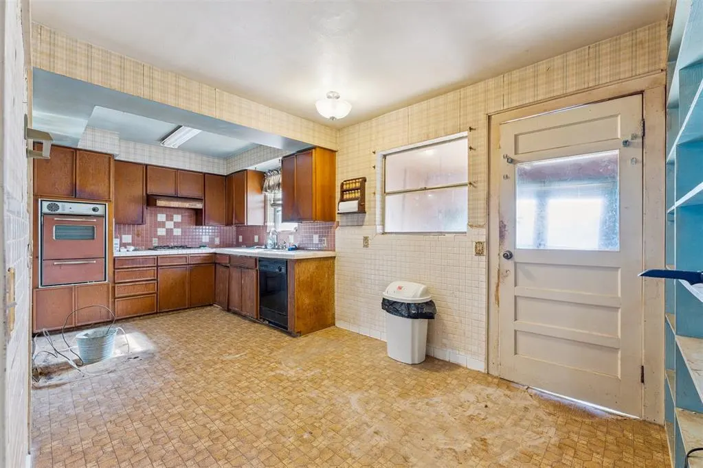 Photo 13 — 404 SW 38th Street, Oklahoma City, OK 73109