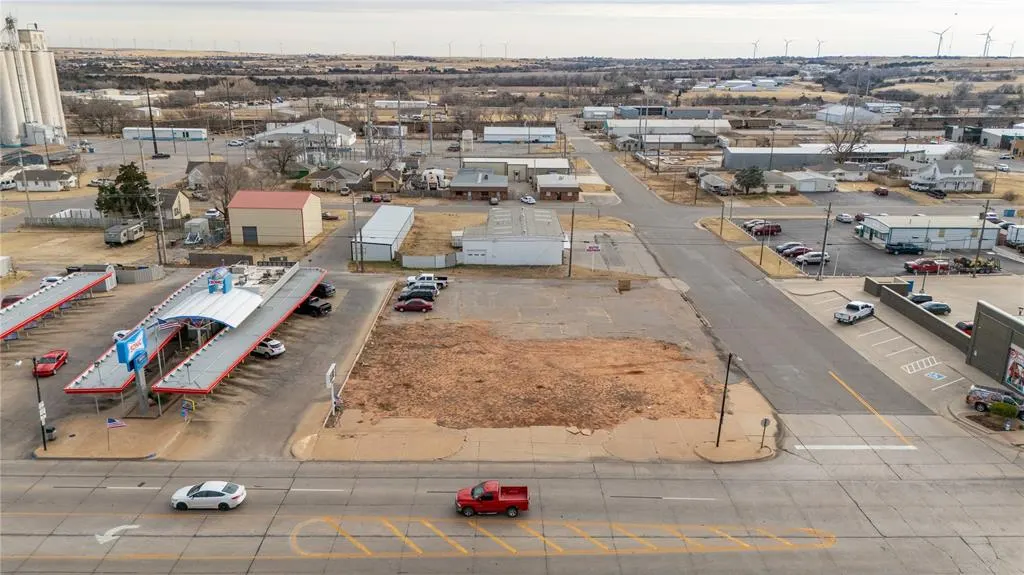 Front exterior — 202 E Main Street, Weatherford, OK 73096