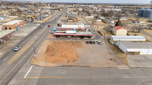 Photo 2 — 202 E Main Street, Weatherford, OK 73096