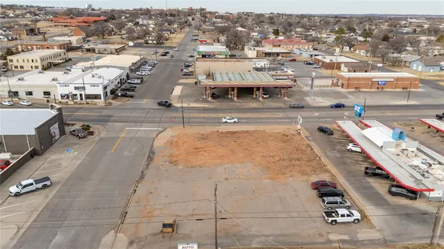 Photo 3 — 202 E Main Street, Weatherford, OK 73096