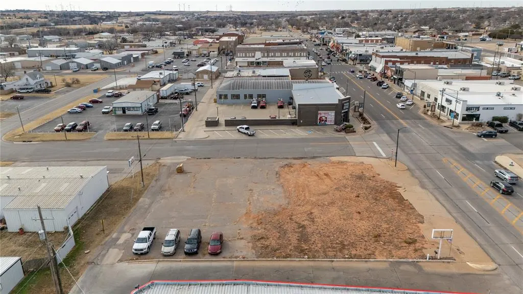 Photo 4 — 202 E Main Street, Weatherford, OK 73096