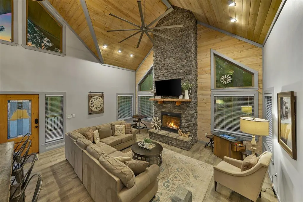 Photo 9 — 779 N Lukfata Trail Road, Broken Bow, OK 74728