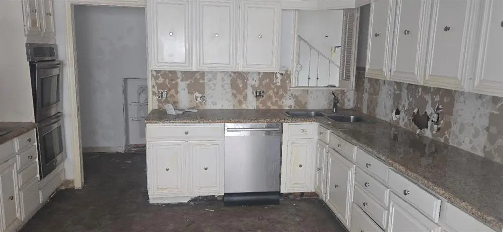 Photo 3 — 6341 Glenbrook Court, Oklahoma City, OK 73118
