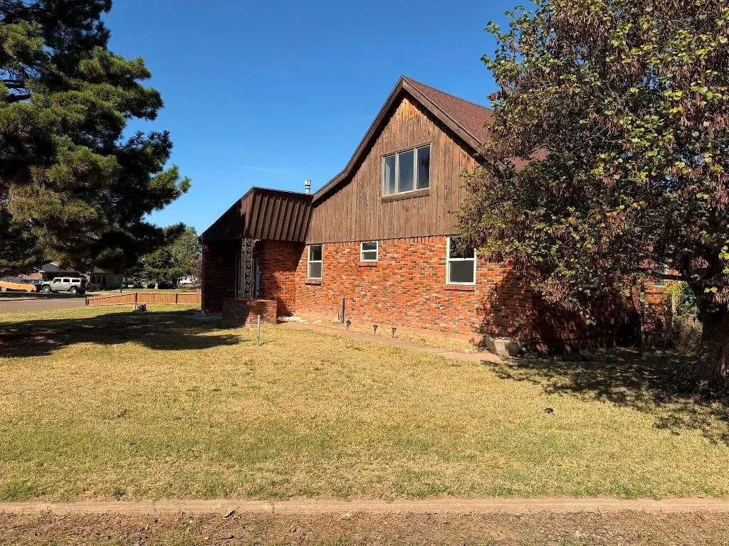 Photo 2 — 324 Avenue N, Beaver, OK 73932