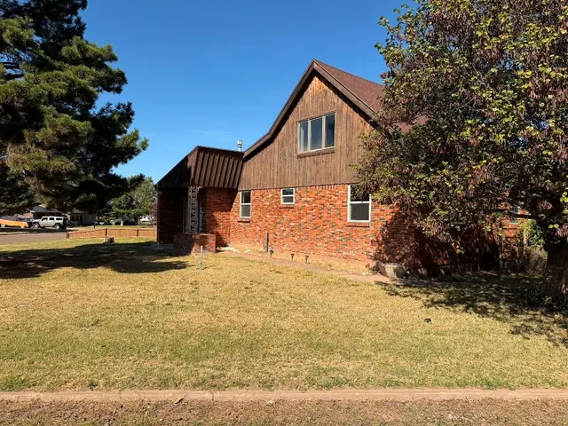 Photo 2 — 324 Avenue N, Beaver, OK 73932