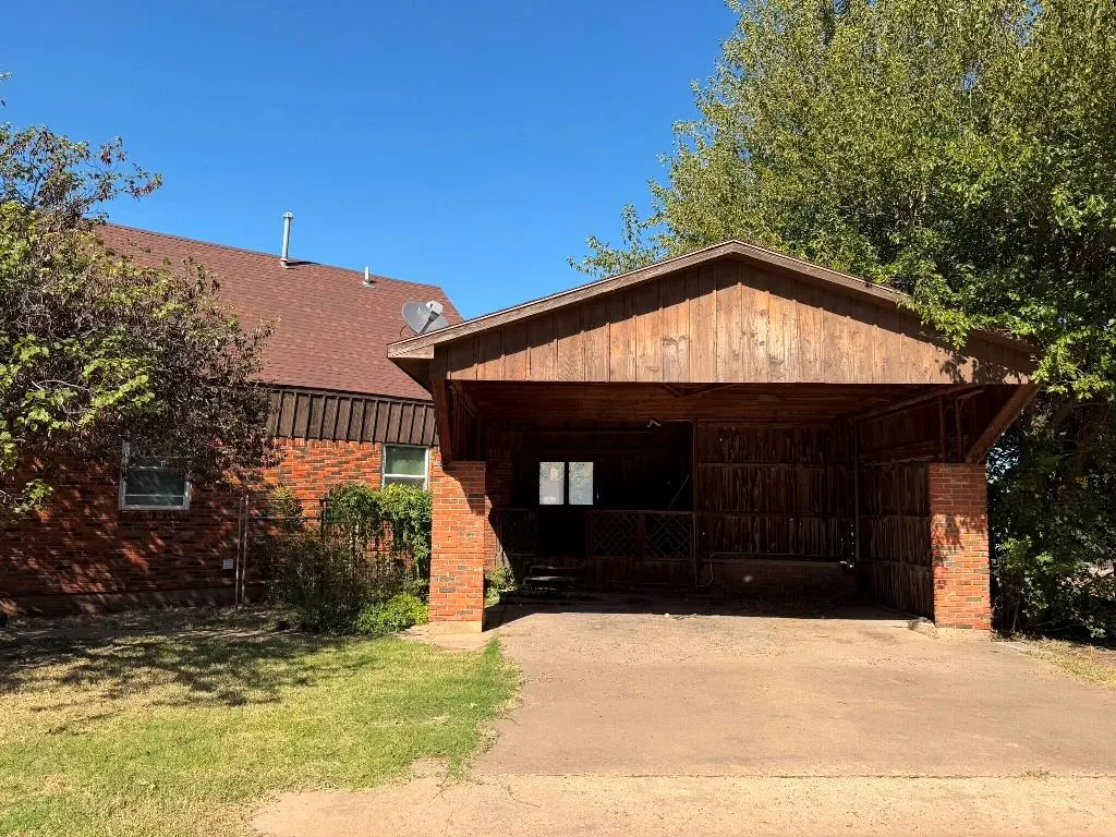 Photo 3 — 324 Avenue N, Beaver, OK 73932