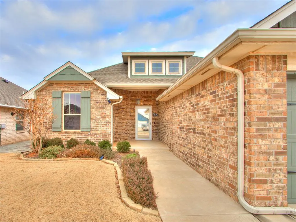 Photo 2 — 3904 Palisade Lane, Oklahoma City, OK 73179