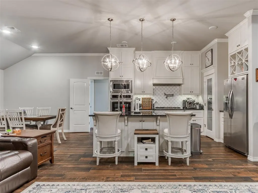 Photo 12 — 3904 Palisade Lane, Oklahoma City, OK 73179