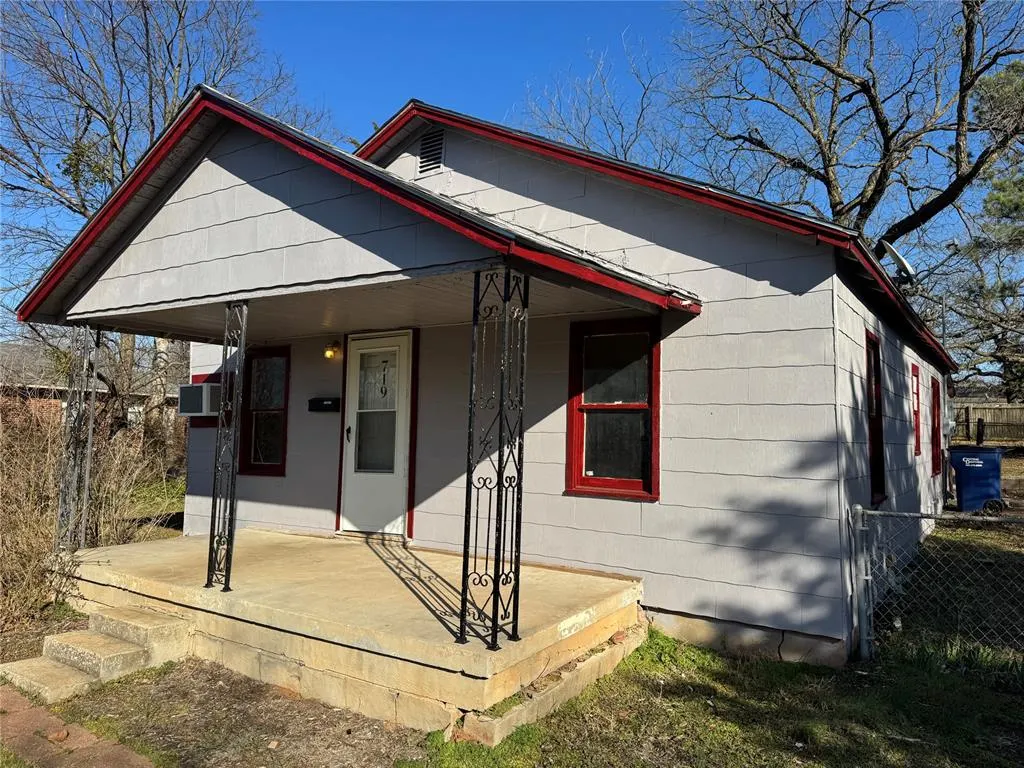 Photo 3 — 719 N Pennsylvania Avenue, Shawnee, OK 74801
