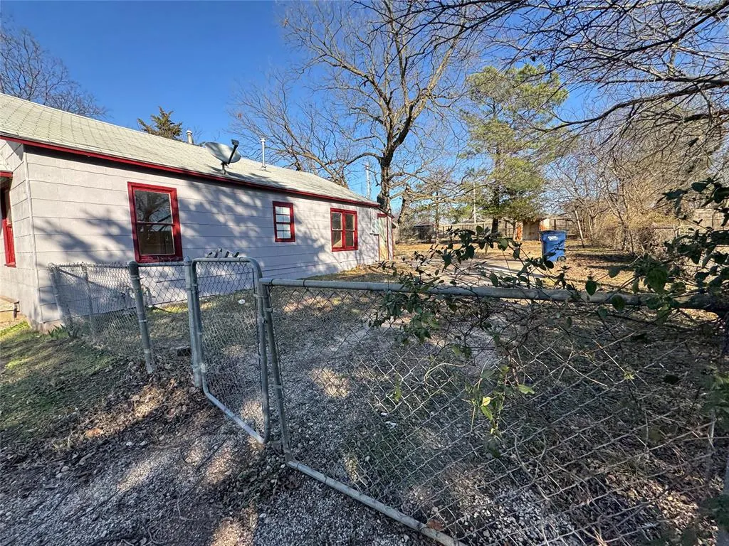 Photo 37 — 719 N Pennsylvania Avenue, Shawnee, OK 74801
