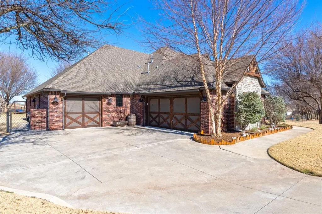 Photo 4 — 2111 NW 37th Street, Newcastle, OK 73065