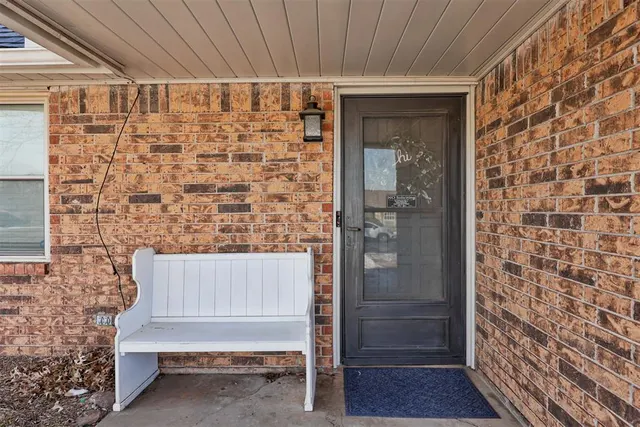 Photo 7 — 1605 Glenwood Drive, Moore, OK 73160