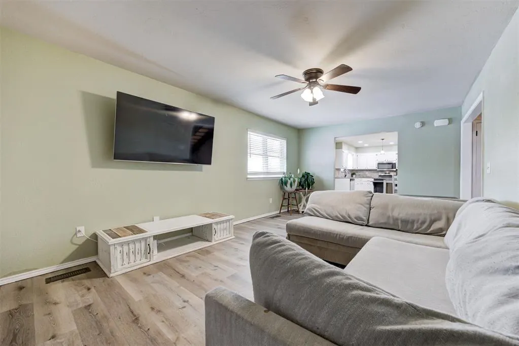 Photo 10 — 1605 Glenwood Drive, Moore, OK 73160