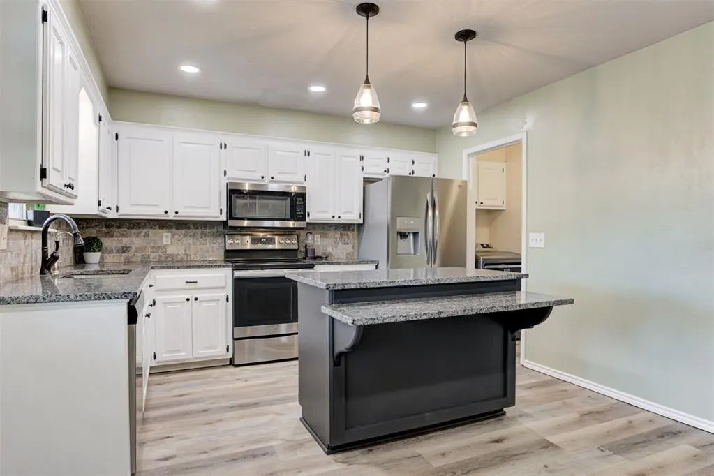 Photo 12 — 1605 Glenwood Drive, Moore, OK 73160