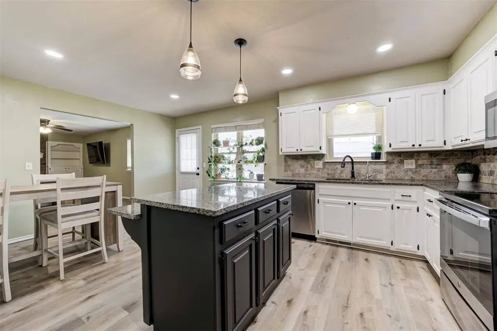 Photo 15 — 1605 Glenwood Drive, Moore, OK 73160
