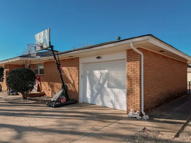 Photo 4 — 923 N Krest Drive, Weatherford, OK 73096