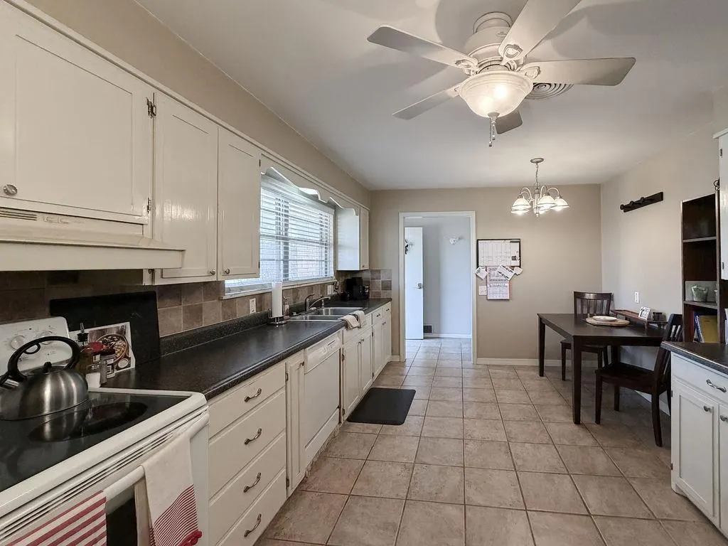 Photo 12 — 923 N Krest Drive, Weatherford, OK 73096
