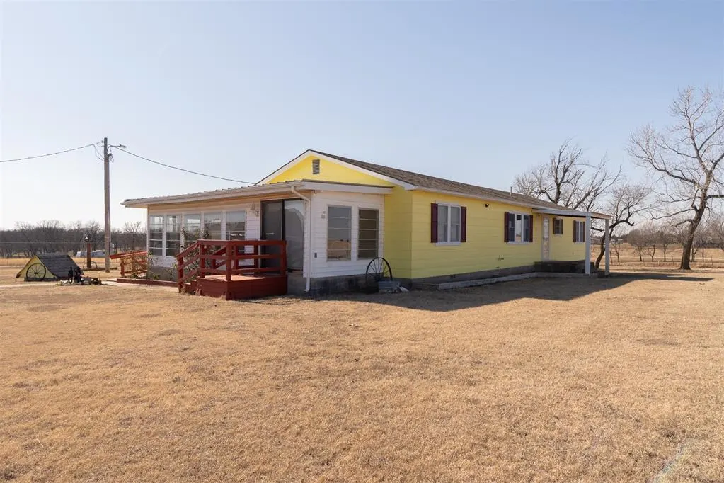Front exterior — 30716 E County Road 1650, Elmore City, OK 73433