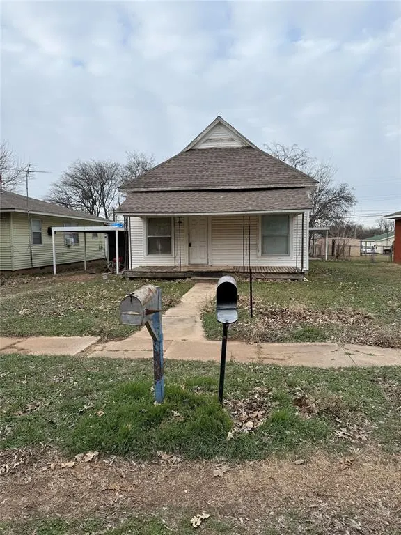 Front exterior — 512 S Loy Street, Meeker, OK 74855