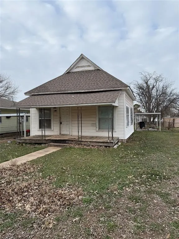 Photo 2 — 512 S Loy Street, Meeker, OK 74855