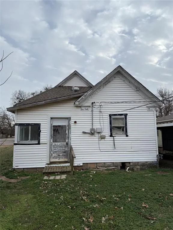 Photo 5 — 512 S Loy Street, Meeker, OK 74855