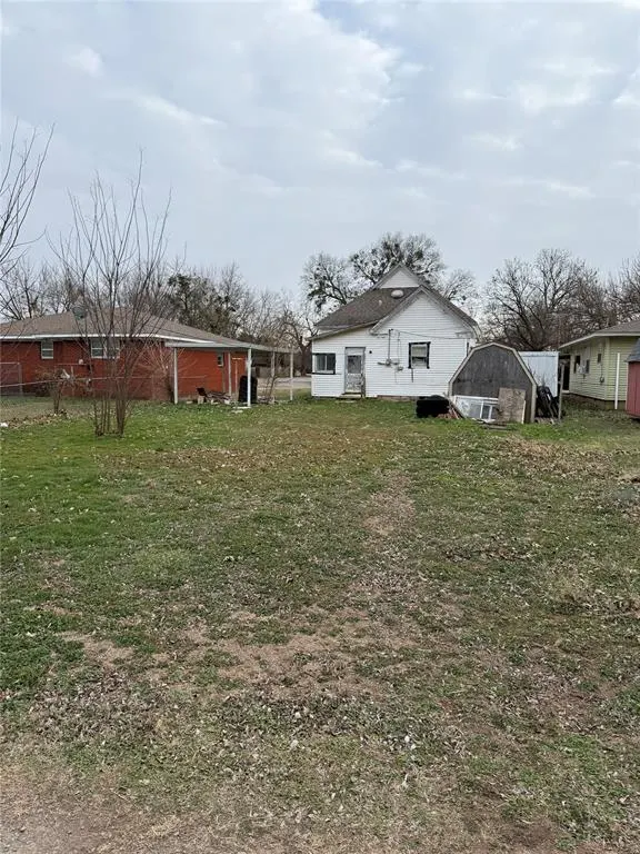 Photo 6 — 512 S Loy Street, Meeker, OK 74855