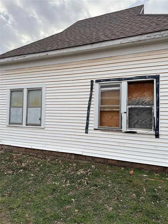 Photo 13 — 512 S Loy Street, Meeker, OK 74855