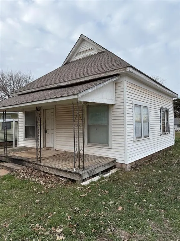 Photo 16 — 512 S Loy Street, Meeker, OK 74855