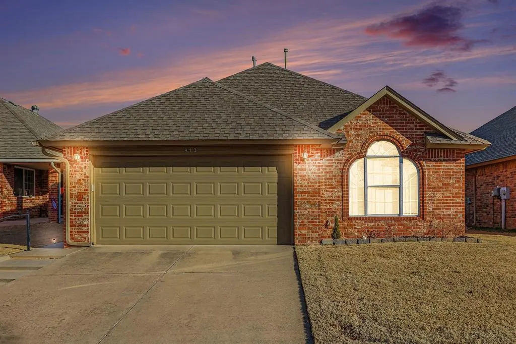 Front exterior — 913 Heather Glen Terrace, Norman, OK 73072
