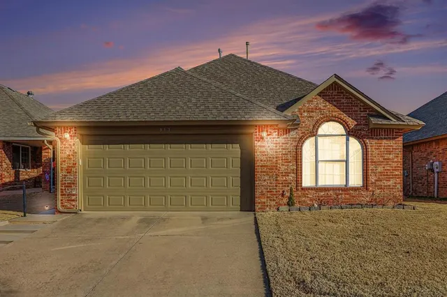 Front exterior — 913 Heather Glen Terrace, Norman, OK 73072