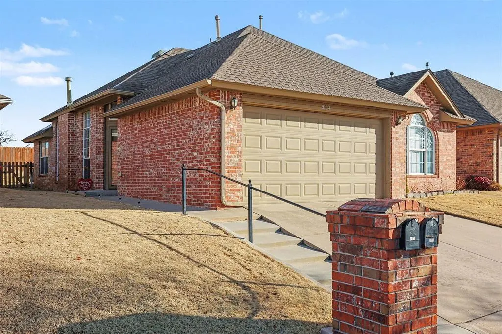 Photo 3 — 913 Heather Glen Terrace, Norman, OK 73072