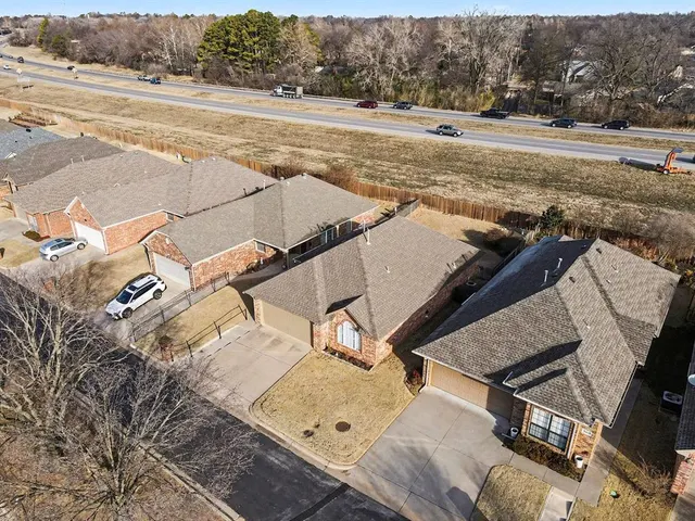 Photo 4 — 913 Heather Glen Terrace, Norman, OK 73072