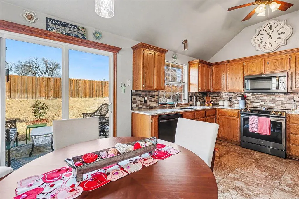 Photo 11 — 913 Heather Glen Terrace, Norman, OK 73072