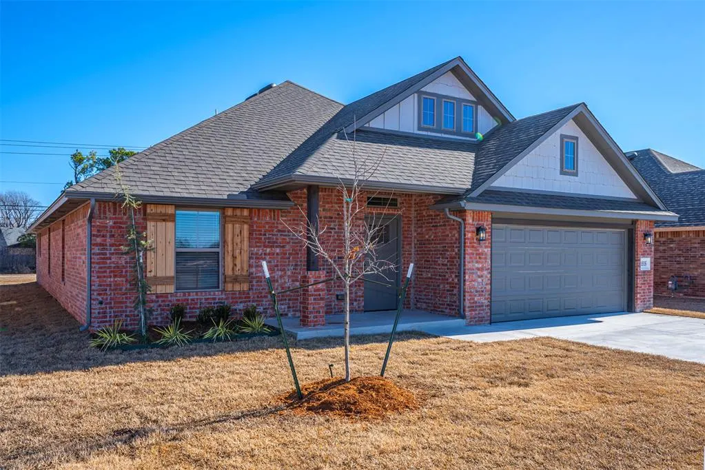 Front exterior — 1916 Meadow Brook Road, Yukon, OK 73099
