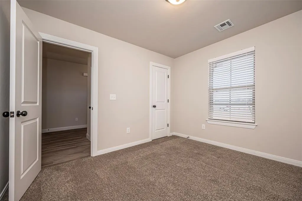 Photo 5 — 1916 Meadow Brook Road, Yukon, OK 73099