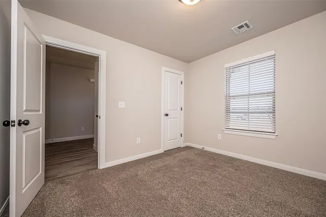 Photo 5 — 1916 Meadow Brook Road, Yukon, OK 73099