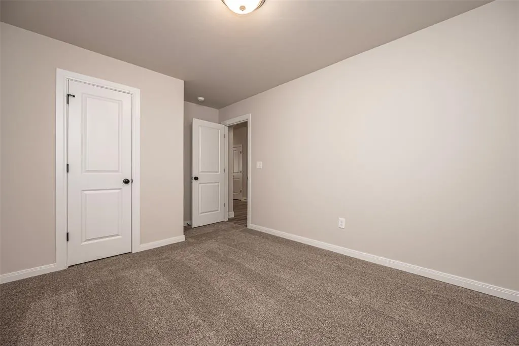 Photo 6 — 1916 Meadow Brook Road, Yukon, OK 73099