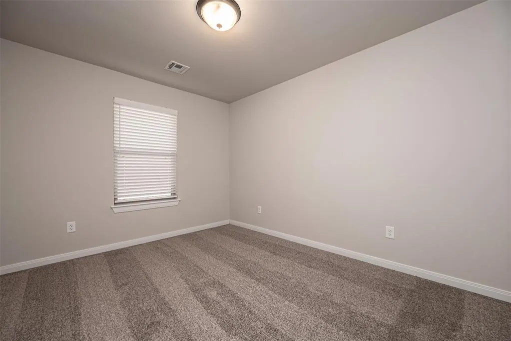 Photo 7 — 1916 Meadow Brook Road, Yukon, OK 73099