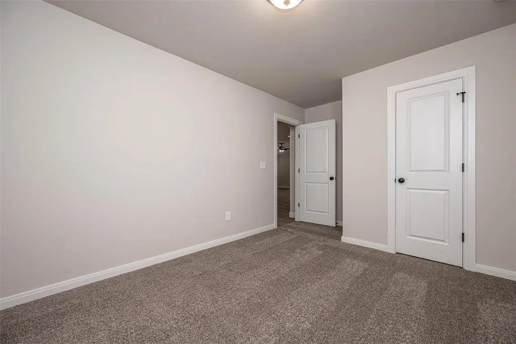 Photo 8 — 1916 Meadow Brook Road, Yukon, OK 73099